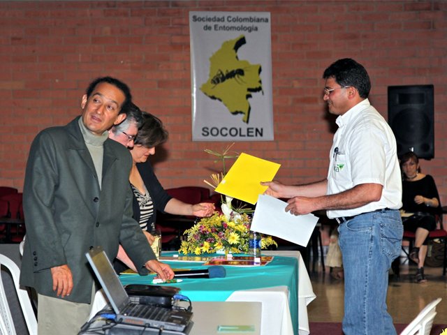 Funcionario del ICA obtiene el Premio Nacional Hernán Alcaraz Viecco, entregado por SOCOLEN
