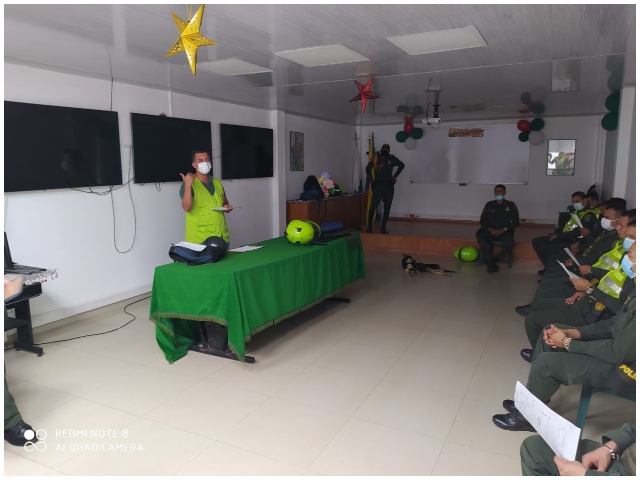 Carabineros de la Policía Nacional se actualizan con el ICA en temas de normatividad para la movilización animal