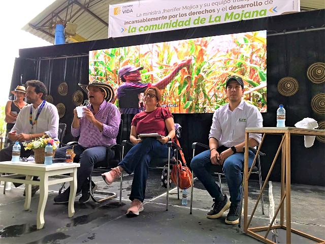 Participantes en el reconocimiento a los campesinos. 