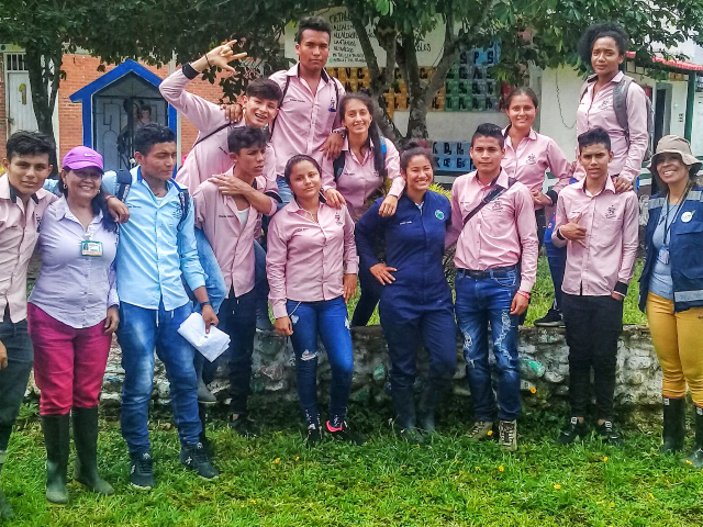 Estudiantes de Vista Hermosa se capacitan en producción de calidad y competitiva 