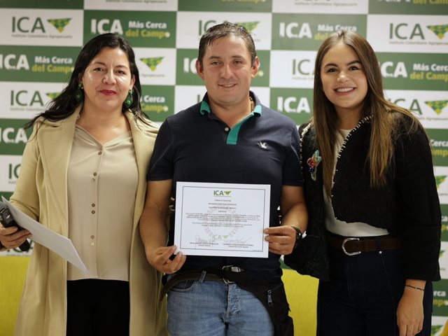 Entrega 25 certificados BPA. 