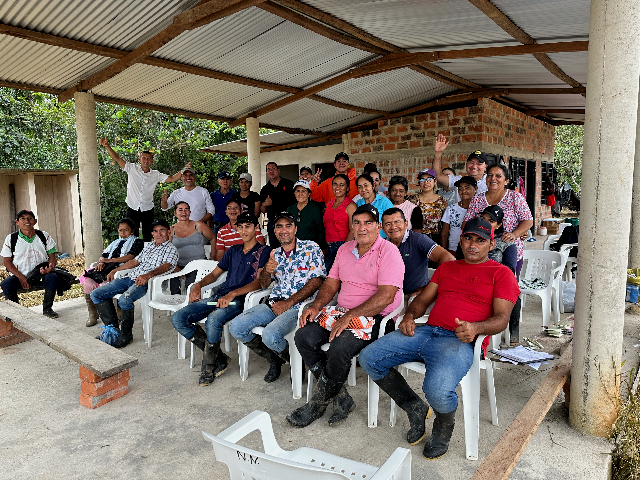 Jornada de comunicación del riesgo con productores de arazá.