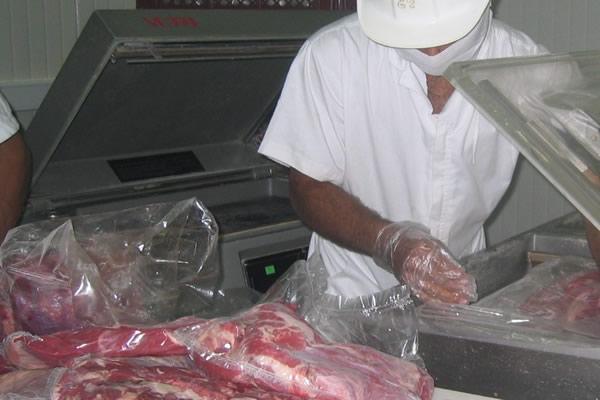 ICA e INVIMA unen esfuerzos para fortalecer la sanidad pecuaria nacional