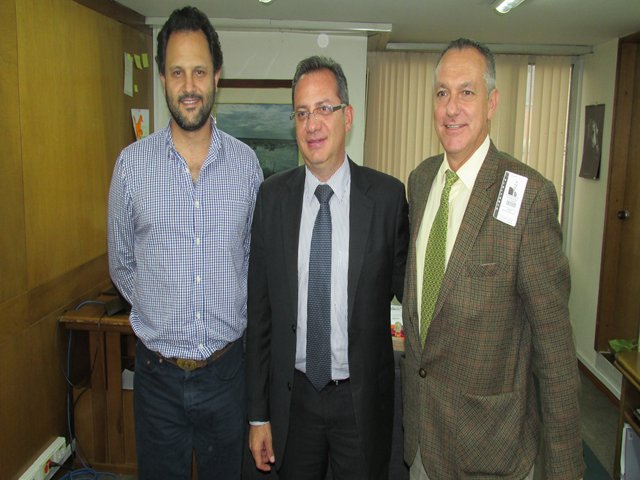 El ICA y  ASOHOFRUCOL  firman convenio para fortalecer la producción de fruta en el país 