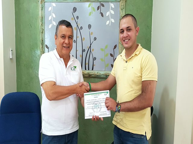 El ICA entregó la primera recertificación en BPG a predio productor de leche en el Tolima