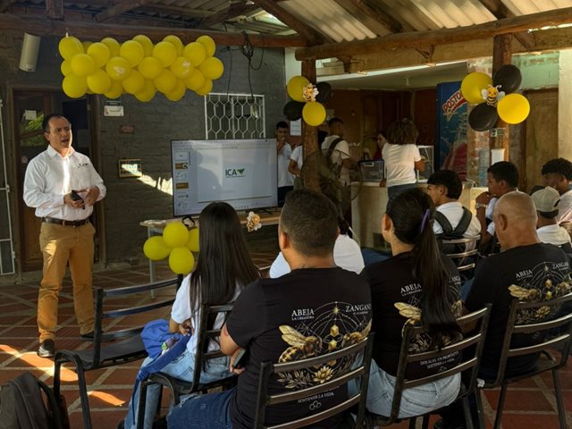 El ICA fortalece el conocimiento sobre sanidad apícola y manejo responsable de apiarios en Atlántico