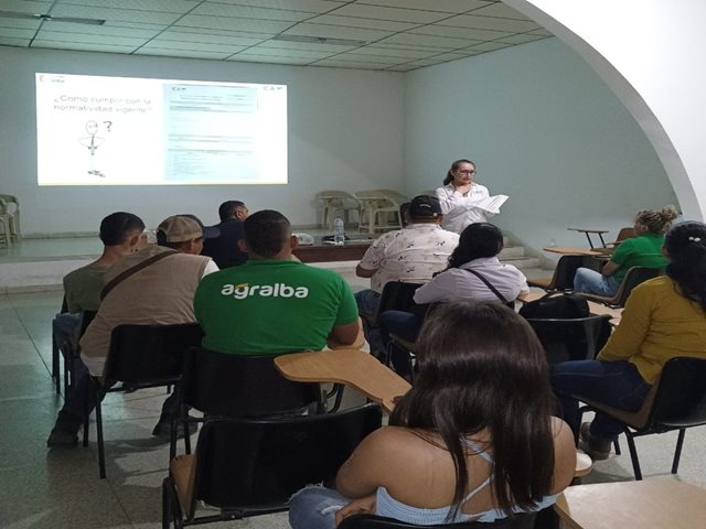 Socialización normativa para establecimientos comercializadores de insumos agrícolas 