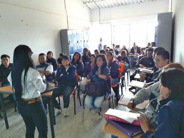 El ICA capacita a estudiantes del SENA en conocimientos sobre la rabia silvestre