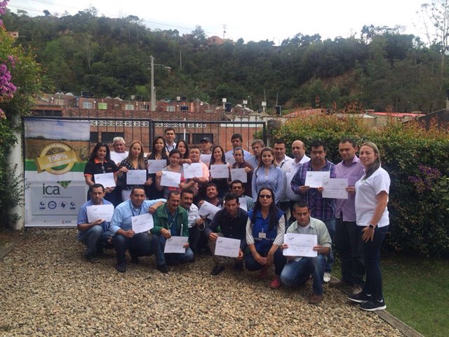 El ICA capacitó a más de 40 distribuidores y comercializadores de insumos agropecuarios, en la Región de Rionegro, Cundinamarca