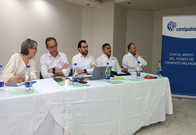 Mega foro de palmicultores.