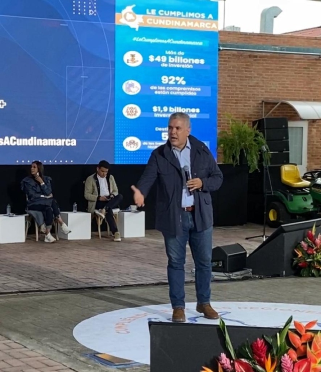 Foto-ICA-Entrega-certificado-BPA-construyendo-pais-en-Cundinamarca-1.jpg