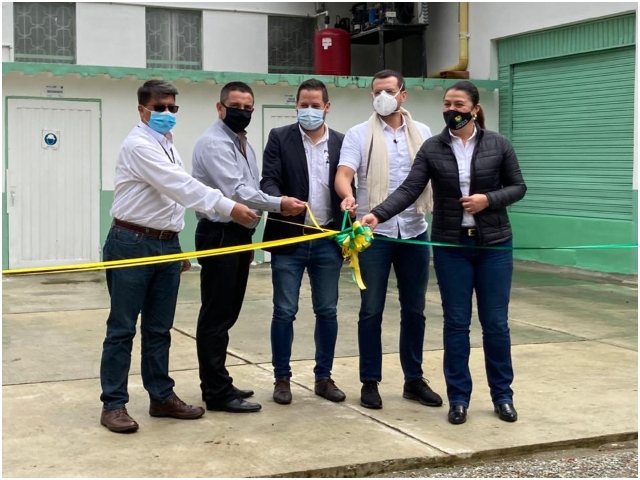 Inauguración plata de beneficio animal.  