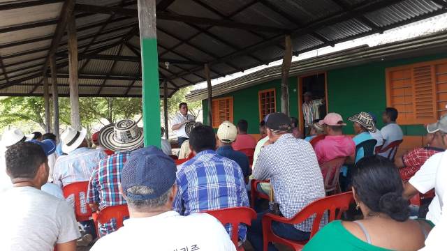 Ganaderos de Puerto Escondido, Córdoba, se preparan para vacunar contra la fiebre aftosa