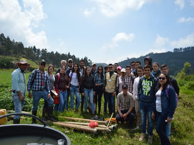 Estudiantes de agronomía se “ponen las pilas” con el cuidado de los cultivos de papa 