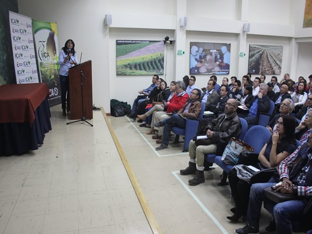 Para proteger a los polinizadores, el ICA capacitó a 1256 personas en 13 departamentos del país