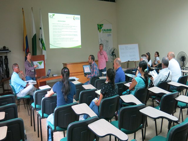 El ICA capacita a comercializadores de insumos pecuarios en Antioquia