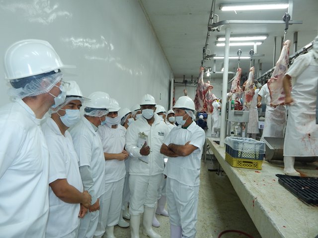 La OIE hace recorrido por el frigorífico de Camagüey en el Atlántico
