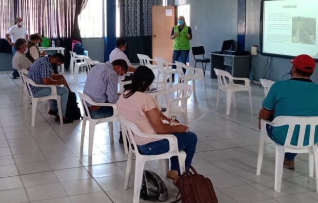 Foto-ICA-taller-en-prevencion-y-erradicacion-del-HLB-de-los-citricos-2.jpg Foto-ICA-taller-en-prevencion-y-erradicacion-del-HLB-de-los-citricos-2.jpg
