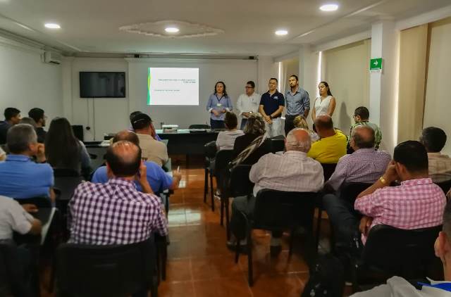 Autoridades y gremios hacen equipo para ejecutar el ciclo de vacunación contra la fiebre aftosa en el Quindío