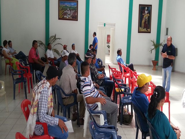 Vacunadores del Tolima y Huila fortalecen conocimientos para el ciclo de vacunación contra la fiebre aftosa