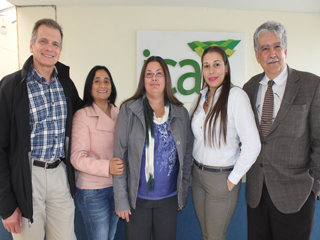 Canadá trabaja con el LNDV del ICA, para avanzar en el diagnóstico de enfermedades aviares. 