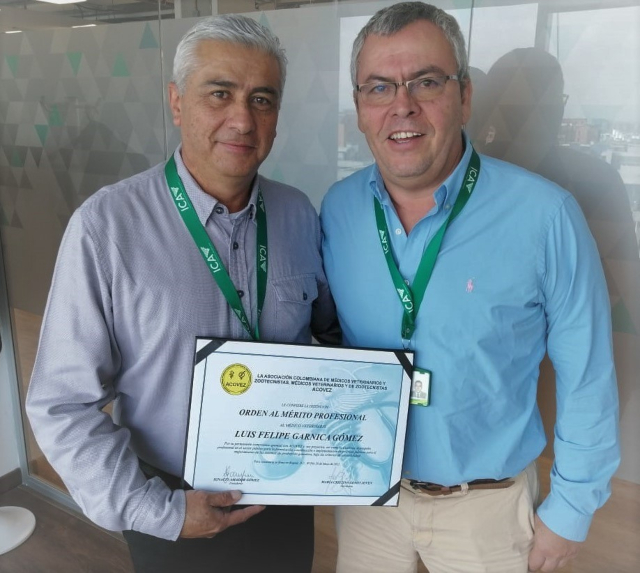 Foto-ICA-Reconocimiento-de-Comvezcol-a-profesionales-del-ICA-3.jpg Foto-ICA-Reconocimiento-de-Comvezcol-a-profesionales-del-ICA-3.jpg