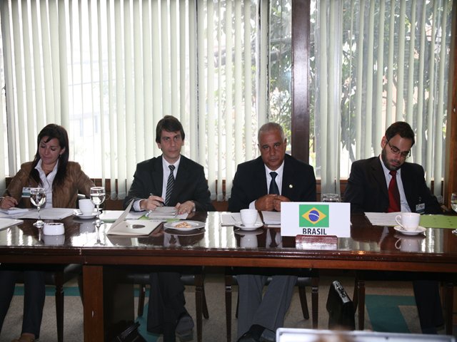 Brasil y Colombia firman tres protocolos para comercio de productos pecuarios