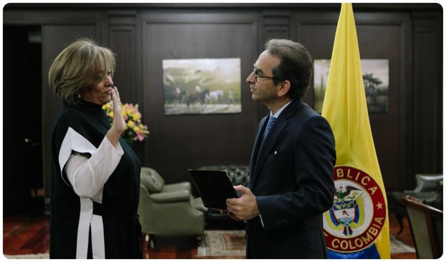 Ministro Andrés Valencia posesiona a Deyanira Barrero como gerente del ICA