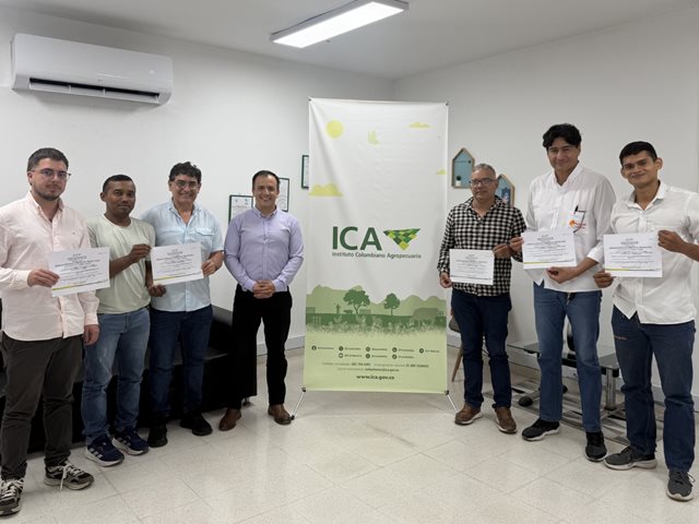 Entrega de certificados de Granja Avícola Comercial Biosegura (GAB)