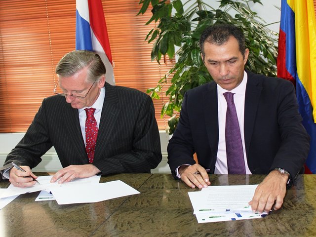 Colombia y Holanda firman memorando de entendimiento para certificación electrónica de productos agropecuarios