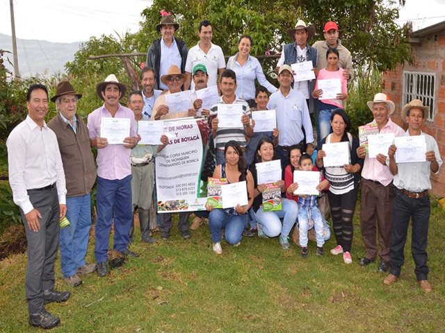 ICA entregó certificación de Buenas Prácticas Agrícolas a productores de mora en el municipio de Moniquirá