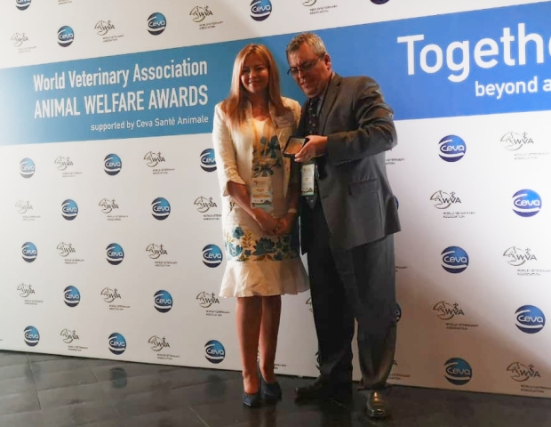 Edilberto Brito Sierra recibió premio otorgado por la Asociación Mundial Veterinaria, WVA, en Bienestar Animal 
