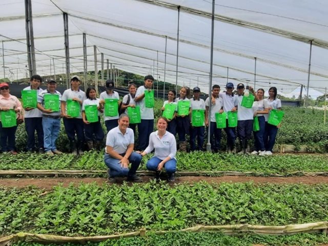 El ICA impulsa la conciencia sanitaria entre jóvenes estudiantes del sector floricultor del Quindío