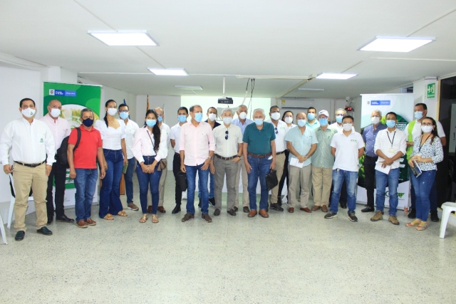 Foto-ICA-capacitacion-productores-2.jpg Foto-ICA-capacitacion-productores-2.jpg