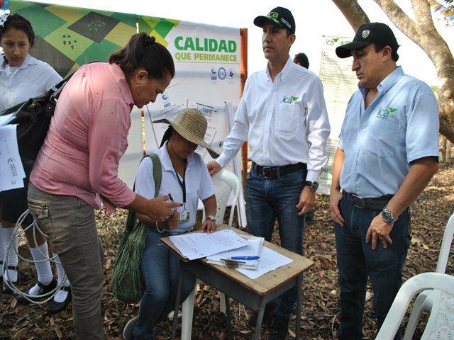 ICA dona asnos a colegios y escuelas de la región  