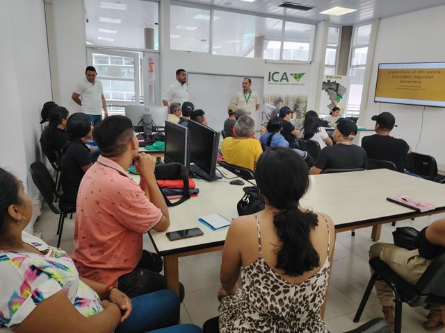 Productores avícolas del Amazonas actualizaron sus conocimientos en bioseguridad y prácticas de manejo avícola 