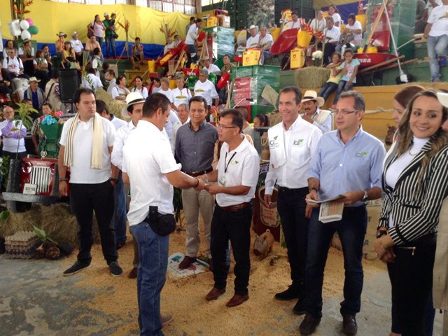 ICA  entregó  certificados en BPA durante jornada de descentralización en el Quindío