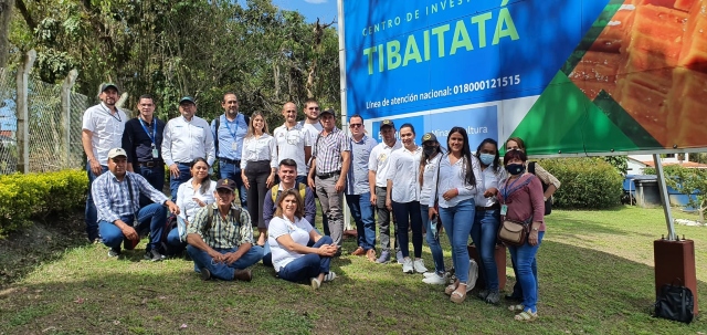 Foto-ICA-participantes-en-mesa-de-dialogo-2.jpg Foto-ICA-participantes-en-mesa-de-dialogo-2.jpg