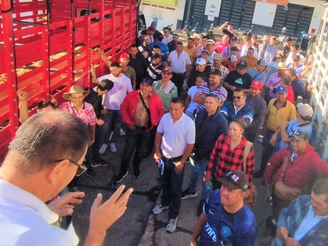 Cerca de 150 participantes en taller de transporte y manejo de ganado bovino