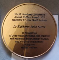 Edilberto Brito Sierra recibió premio otorgado por la Asociación Mundial Veterinaria, WVA, en Bienestar Animal