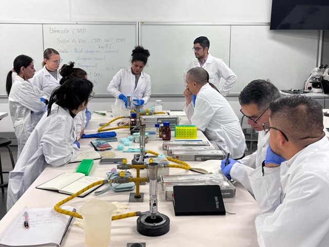 El ICA promueve e impulsa los programas de formación técnico-científica para fortalecer la atención analítica de sus laboratorios 