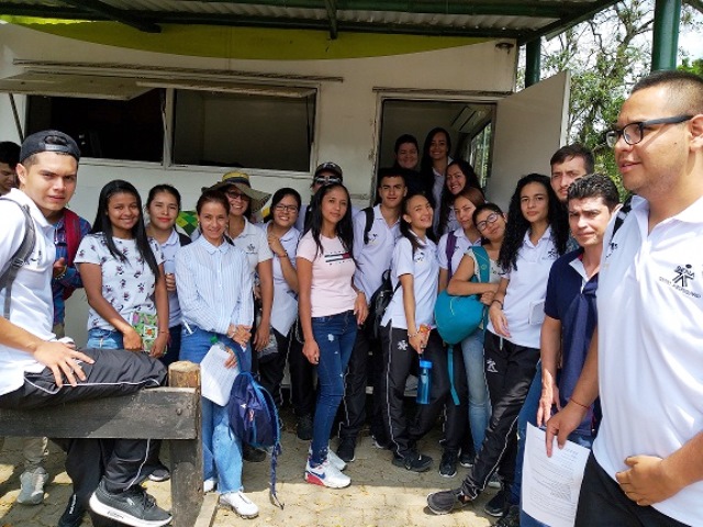 En Risaralda, estudiantes del SENA amplían conocimientos sobre la sanidad pecuaria