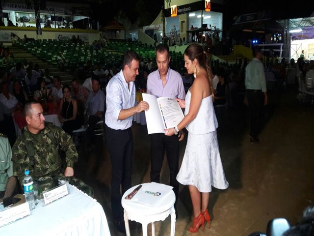 La Gobernación de Córdoba exaltó al gerente general del ICA con la condecoración José María Córdoba