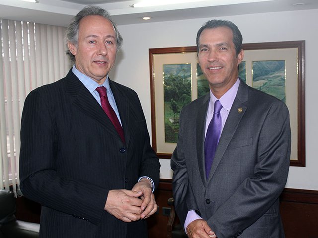 El representante de la OIE para las Américas visita al Gerente General del ICA