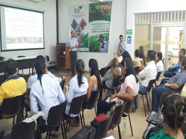 Expertos de APHIS en influenza aviar capacitan a funcionarios del ICA en prevención y manejo de la enfermedad. 