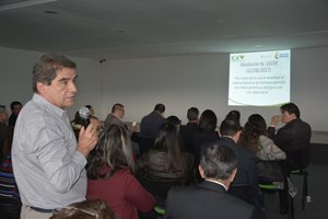 Representante-de-la-Industria-farmaceutica-dando-su-opinion-a-la-implementacion-del-Sistema-Nacional-de-Farmacovigilancia-5.JPG