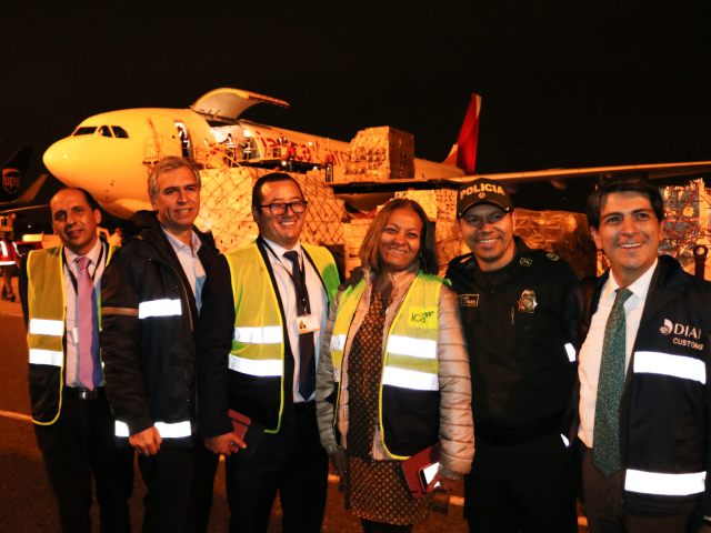 Autoridades en el aeropuerto El Dorado