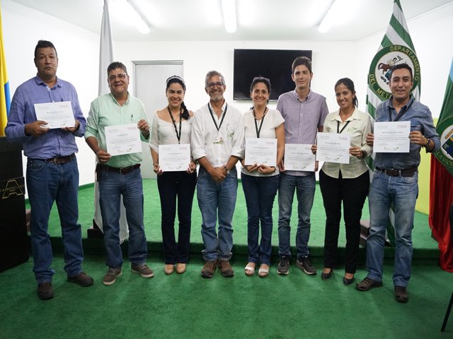 Funcionarios del área pecuaria se capacitan en el control de la mastitis