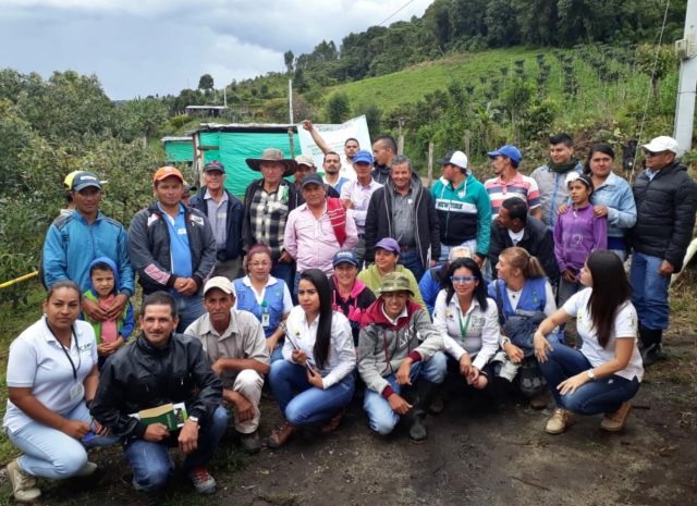 Productores agrícolas de Guática en Risaralda se capacitan en la normatividad para predios de exportación 