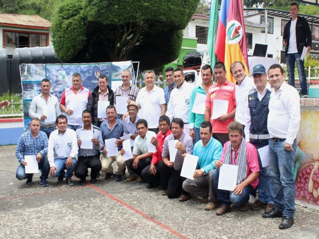 Aguacateros del municipio de Casabianca recibieron certificado para exportación en fresco 